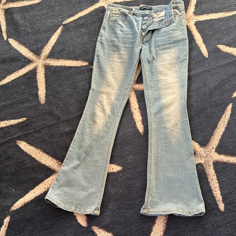 Chic Flare Jeans in Light Blue